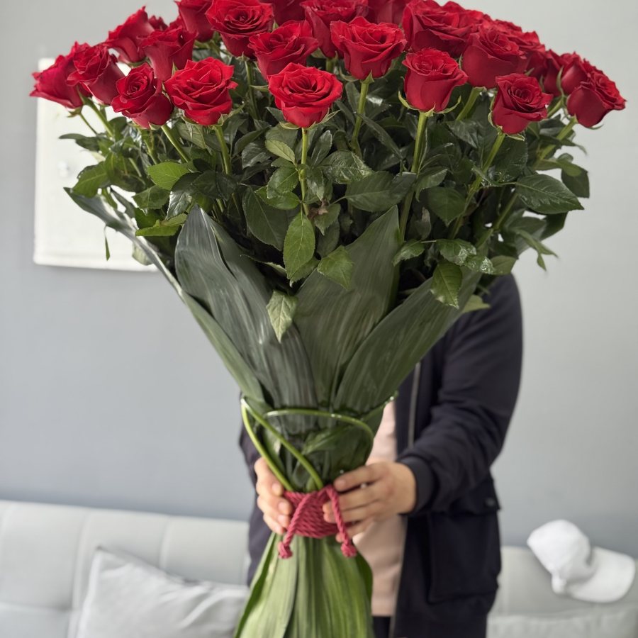 Classic Red Roses 25